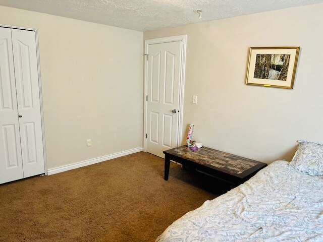 Building Photo - 1262 Creek Ridge Dr S