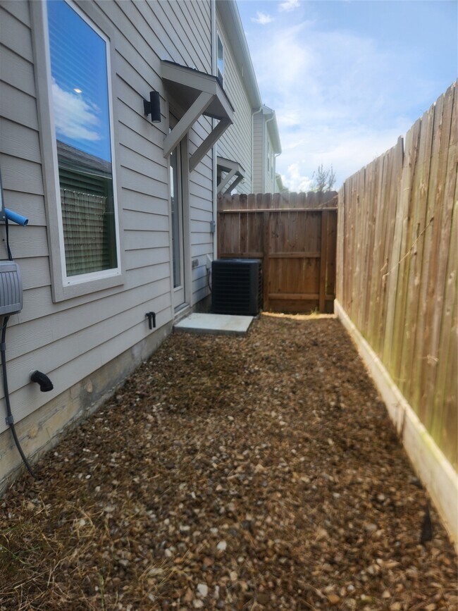 Building Photo - 5831 Highland Sky Ln