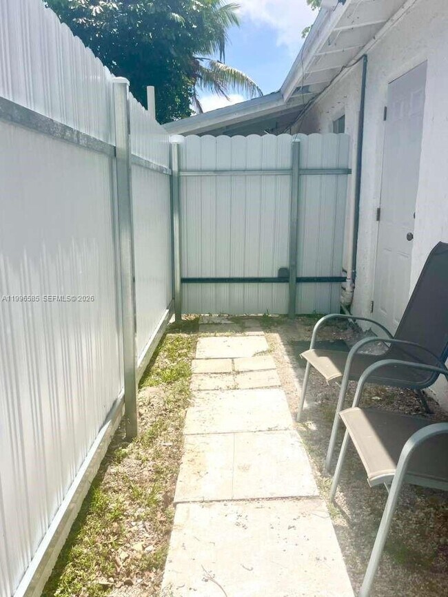 Building Photo - 1815 NE 174th St