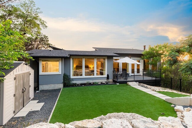 Building Photo - 20702 Post Oak Dr
