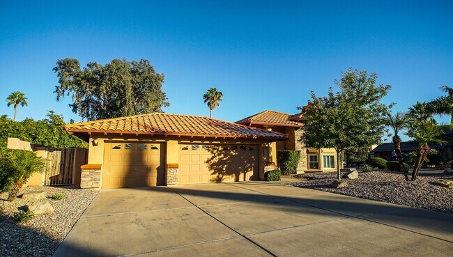 Building Photo - Heated Pool Home/Split Level Magic Zip Code