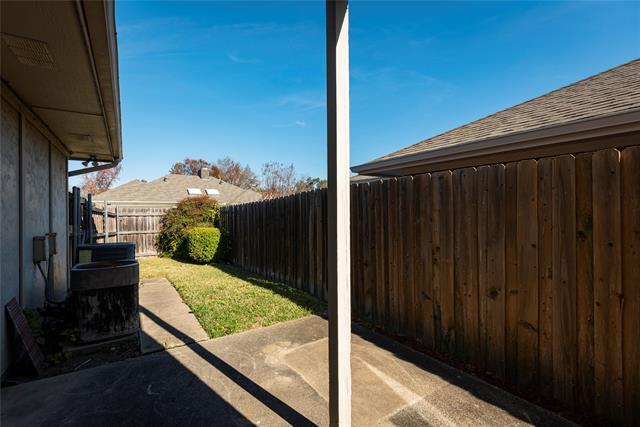 Building Photo - 3600 Hilltop Ln