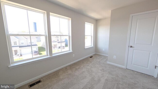 Building Photo - 413 SILVER BIRCH Dr