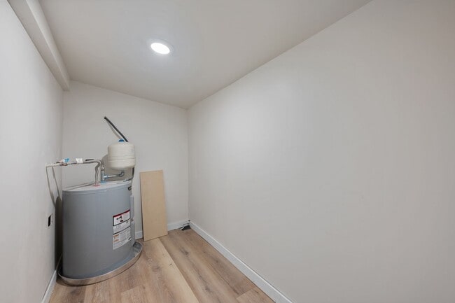 Building Photo - Beautiful Unit in the Heart of Bend!