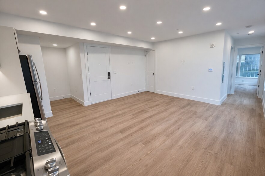 Building Photo - 716 L St SE