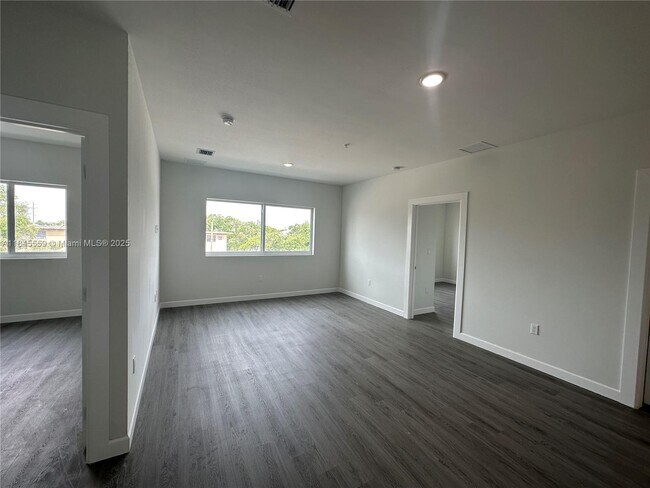Building Photo - 2311 NW 22nd Ave