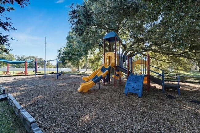 Building Photo - 8202 Broward Pl