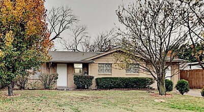 Building Photo - No Application Fees* $500 off 1st Months R...