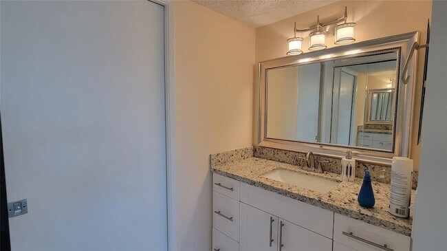 Building Photo - 901 SW 141st Ave