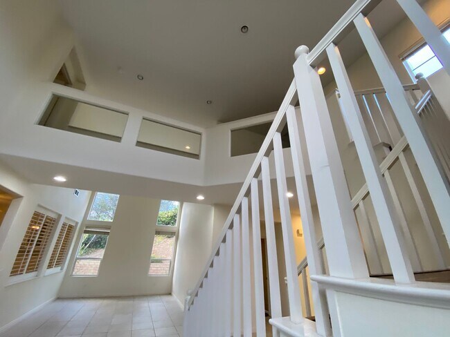 Building Photo - Desirable 5br3 car garage executive home b...