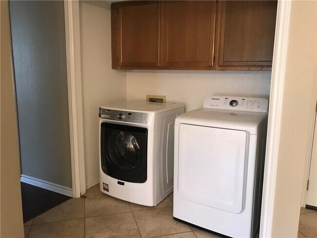 Building Photo - 5910 Blanco River Pass