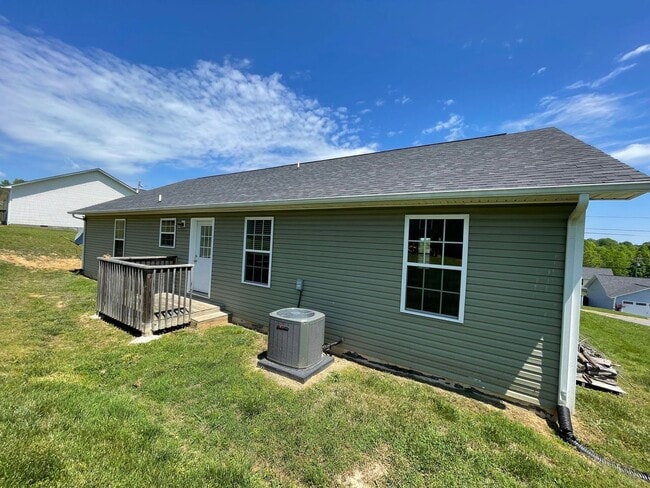 Building Photo - Single Family Home in White Pine TN