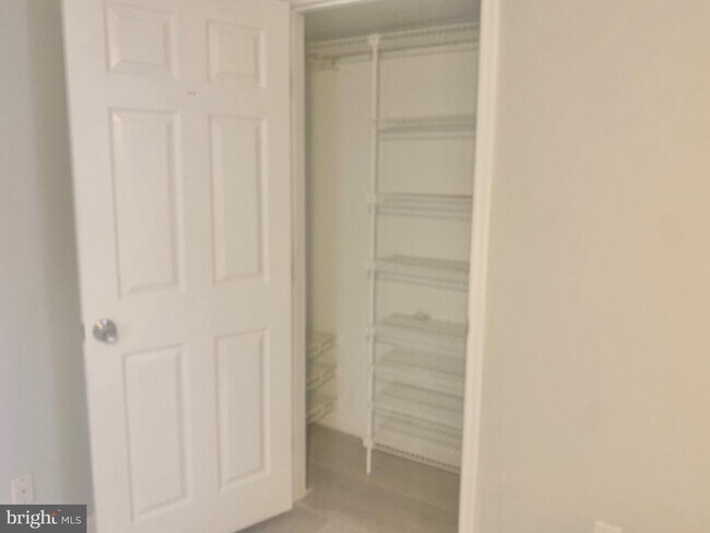 Building Photo - 5 Cranberry Ct