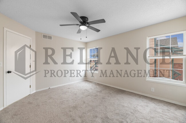 Building Photo - 215 Peachwood Dr