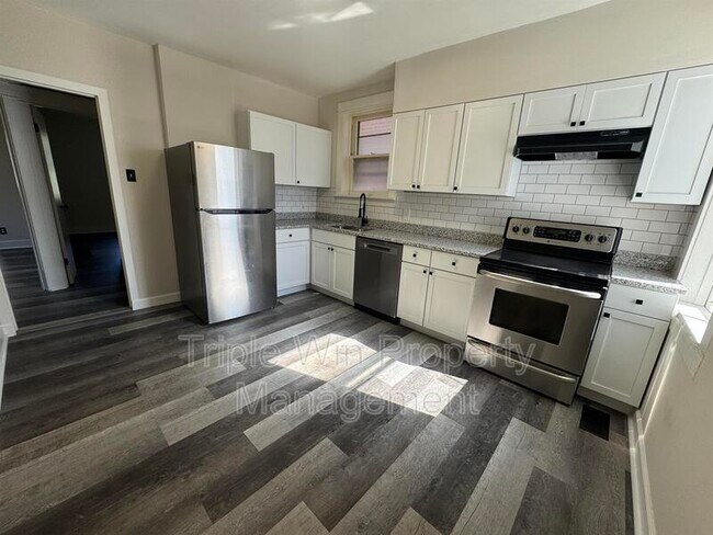 Building Photo - 3704 Taft Ave