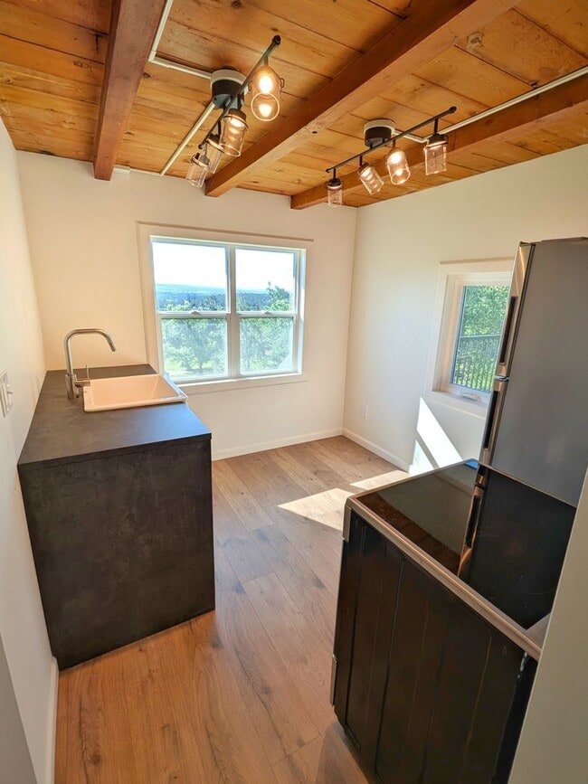Building Photo - Fully Remodled Cabin in Palmer Lake with A...