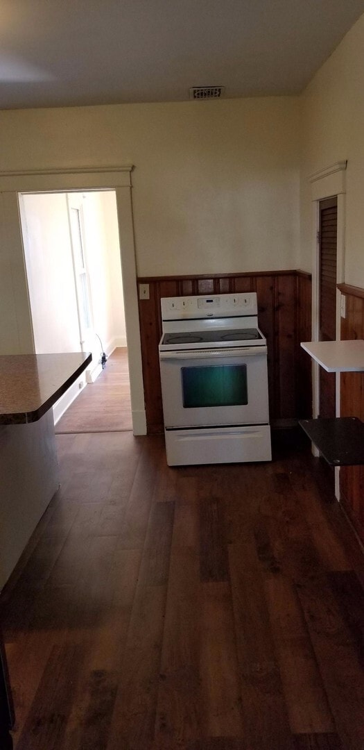 Building Photo - 3 bed, 1.5 bath, fenced yard