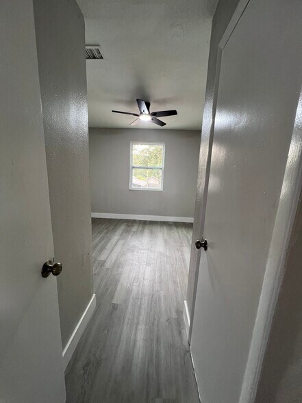 Primary Bedroom - 6412 Diamond St