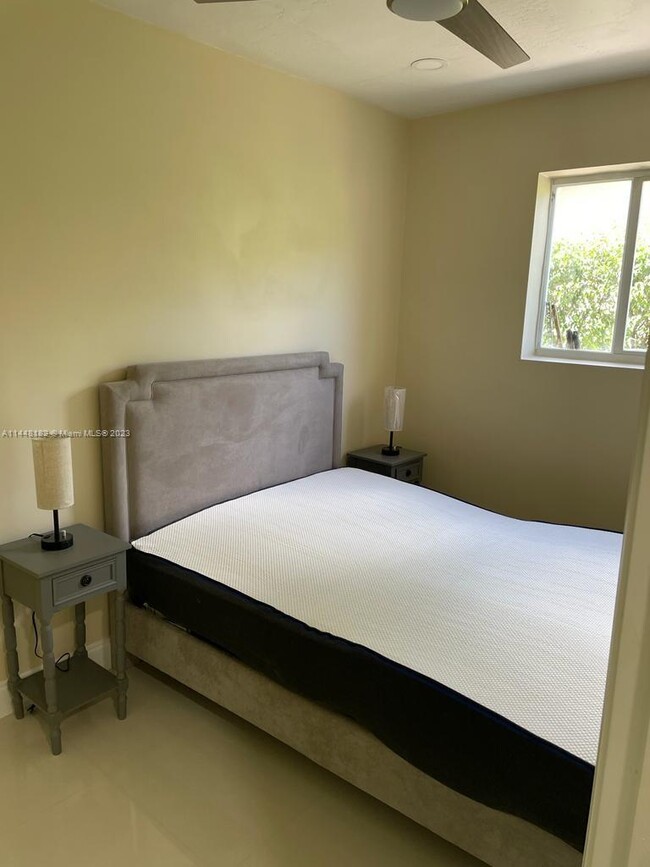 Building Photo - 630 NW 42nd Ave