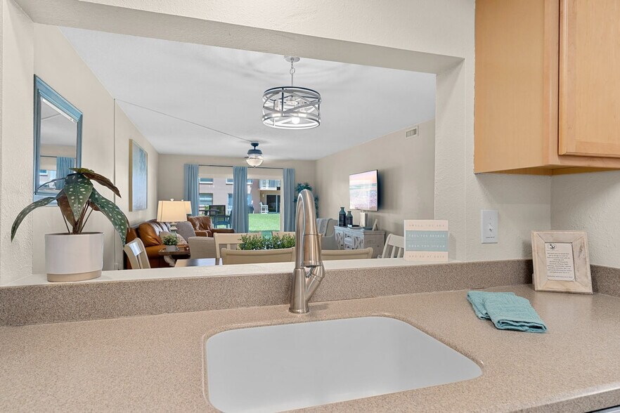 Building Photo - 10 Sunflower St