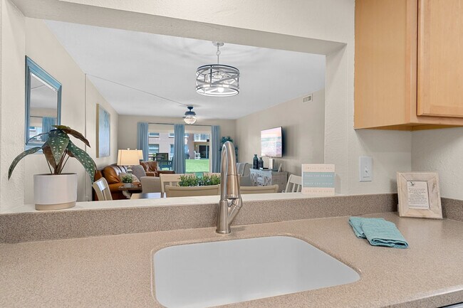 Building Photo - 10 Sunflower St