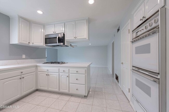 Building Photo - 5848 Lake Lindero Dr