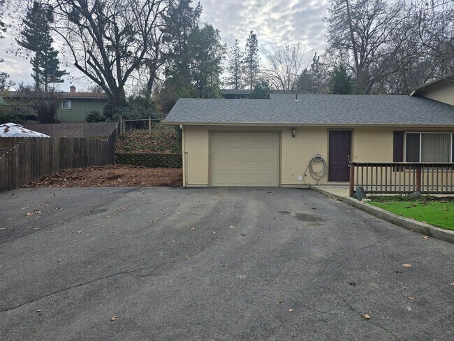 Building Photo - MM2240-1