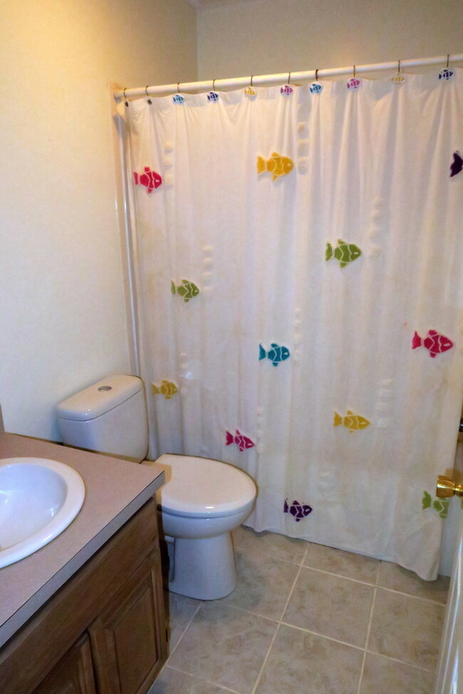 Building Photo - 13 Ems D9 Ln