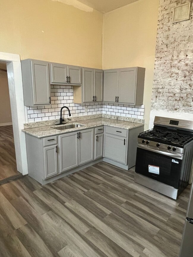 Building Photo - Newly Renovated 2BD/1BA in Bayou St John