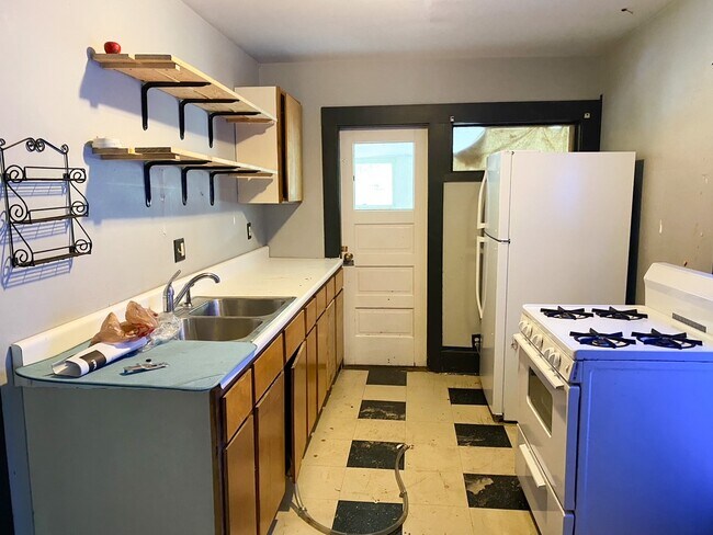 Building Photo - 612 Fremont St