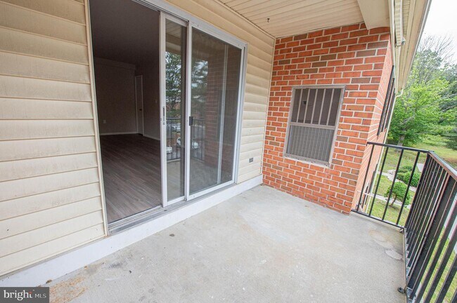 Building Photo - 810 College Ln