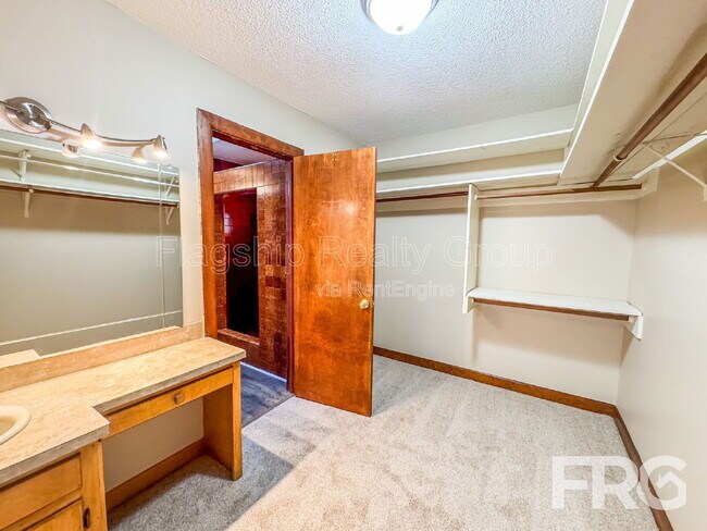 Building Photo - 1228 Forest Acres Dr