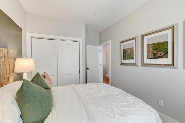 Building Photo - 3905 Constantine Dr