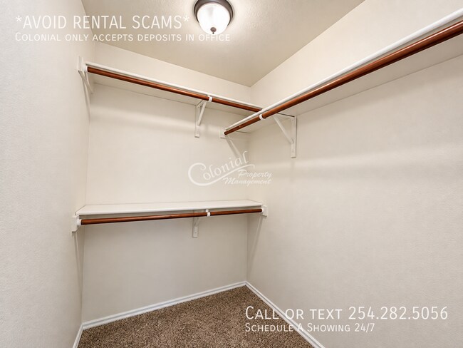 Building Photo - 903 Travis Ln