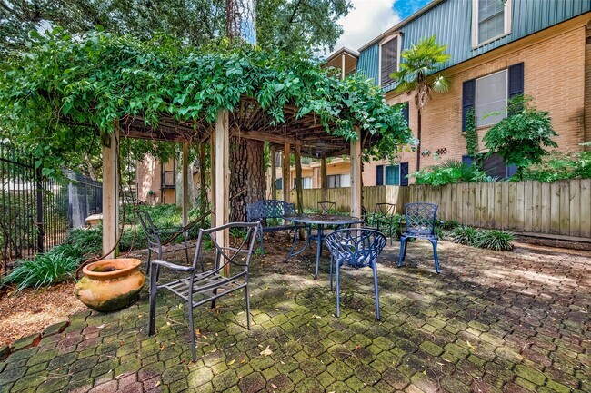 Building Photo - 4515 Briar Hollow Pl