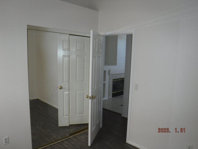 Building Photo - SINGLE STORY HENDERSON HOME WITH THREE BED...