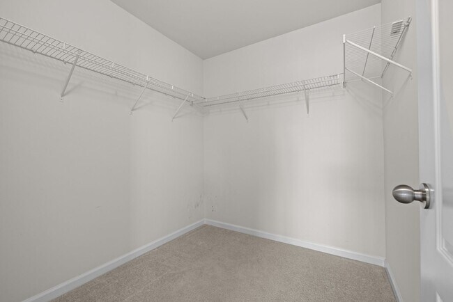 Building Photo - Beautiful 3 bed, 2.5 bath townhome in The ...