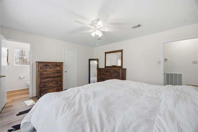 Building Photo - 10505 Champion Village Dr