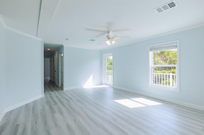 Building Photo - 224 W Seaview Dr