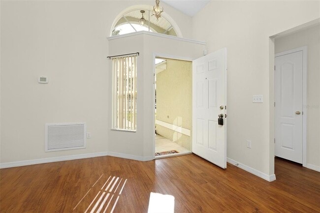 Building Photo - 2936 Twin Oaks Dr