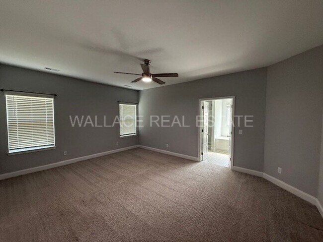 Building Photo - BEAUTIFUL 4 BEDROOM HOUSE IN LENOIR CITY!!!