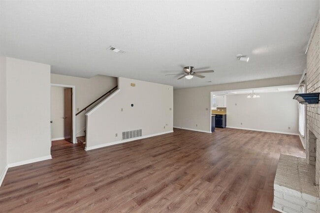 Building Photo - 1928 Holly Hill Dr