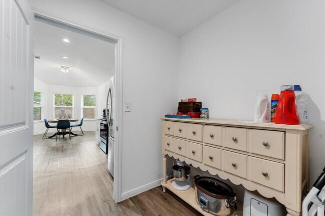 Building Photo - 14986 Indian Hill Trail