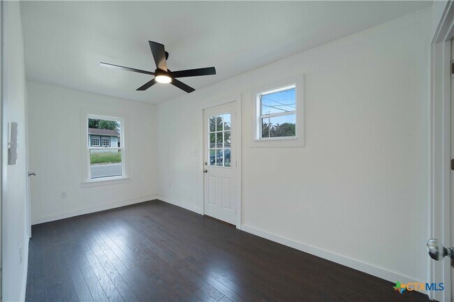 Building Photo - 414 Orange Ave
