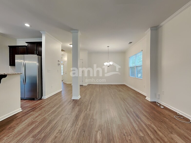 Building Photo - 2065 Tanners Mill Dr