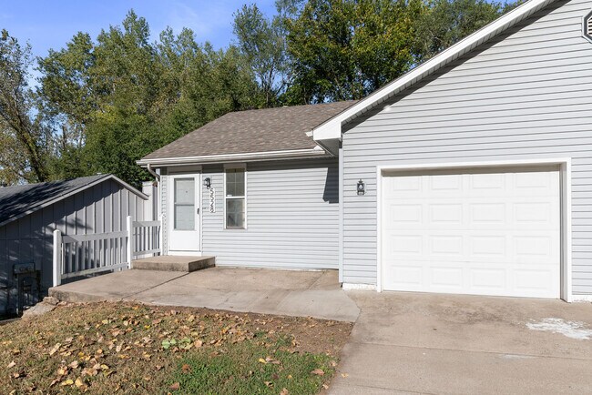 Building Photo - 5528 NW Homer White Rd