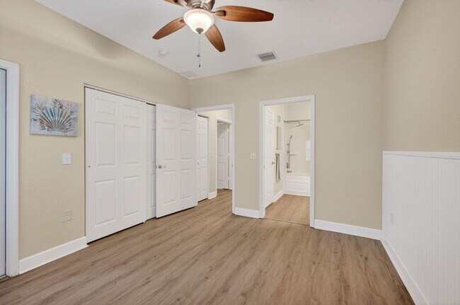 Building Photo - 1827 Pelican Dr