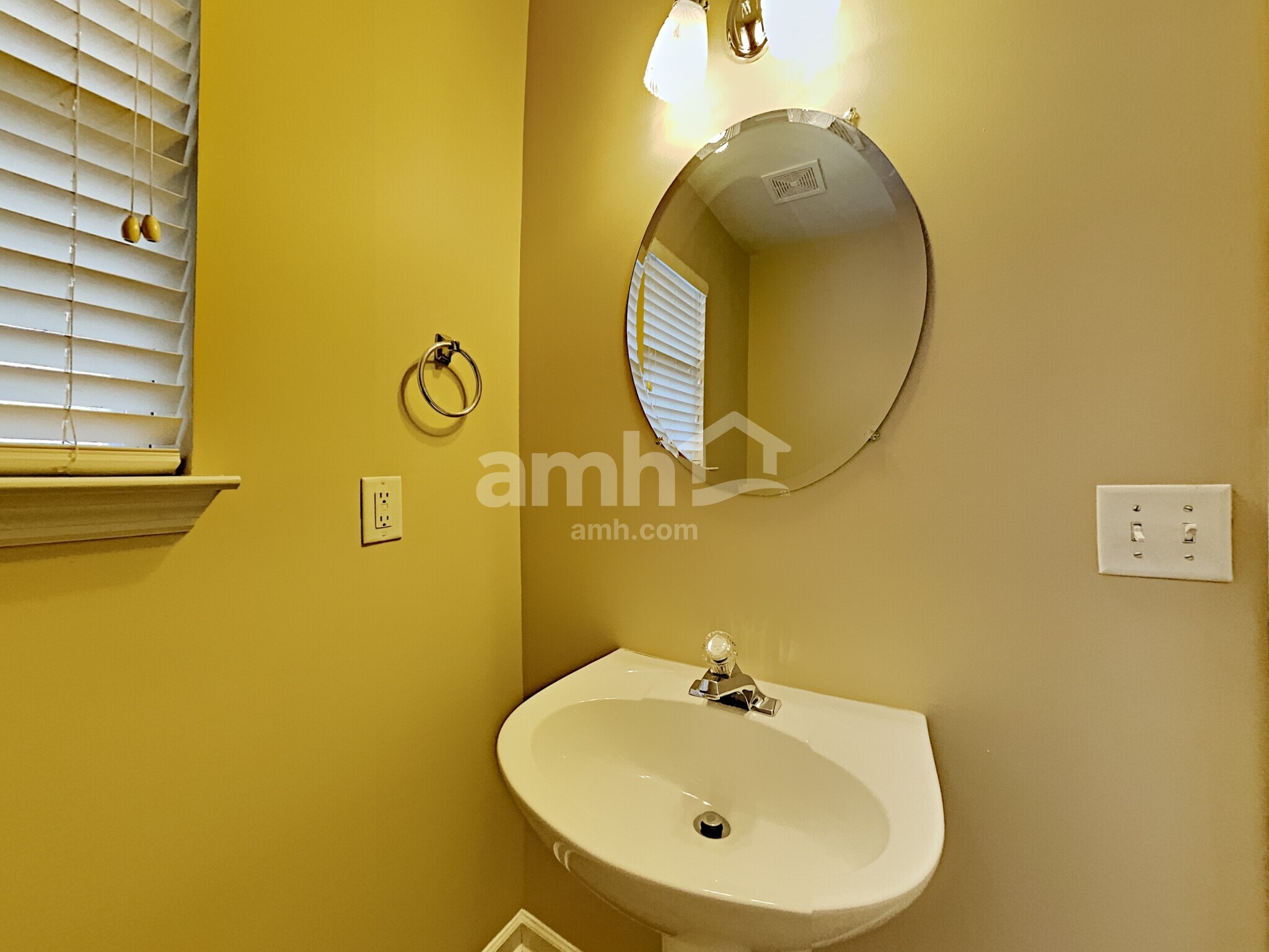 Building Photo - 2119 Ponty Pool Dr