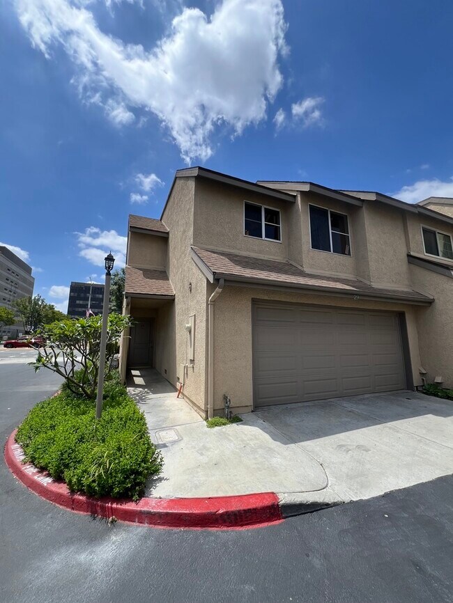 Primary Photo - Townhome in the heart of Norwalk!
