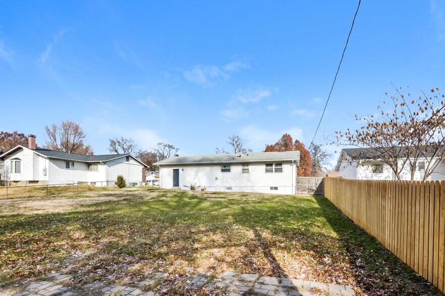 Building Photo - 1760 Flordawn Dr